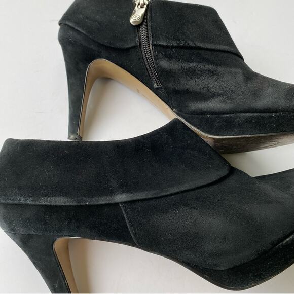 Adrienne Vittadini Women's Low Ankle Heeled Booties Size 8.5 Black Suede - Picture 3 of 9